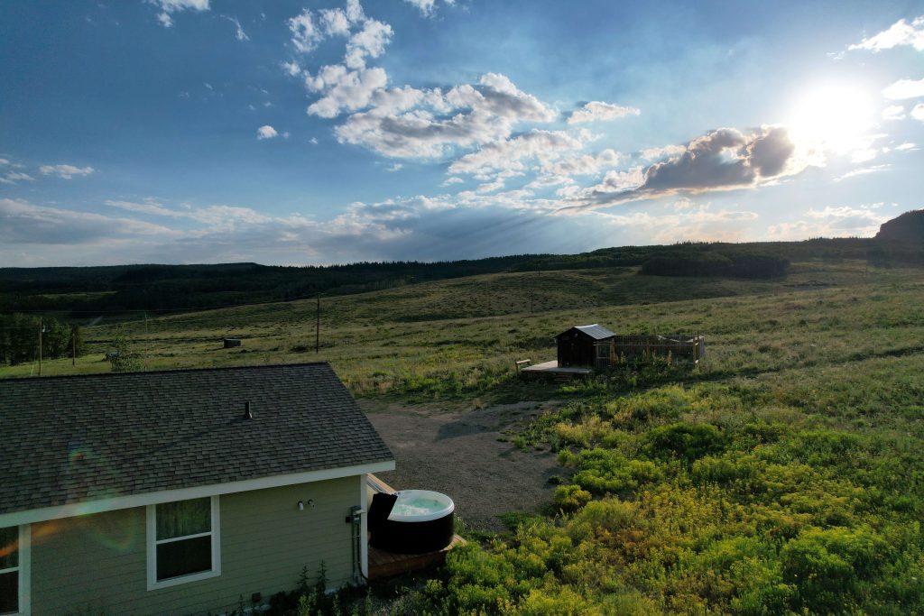 Ranch_House_Exterior_Deck_Hottub_Office_View